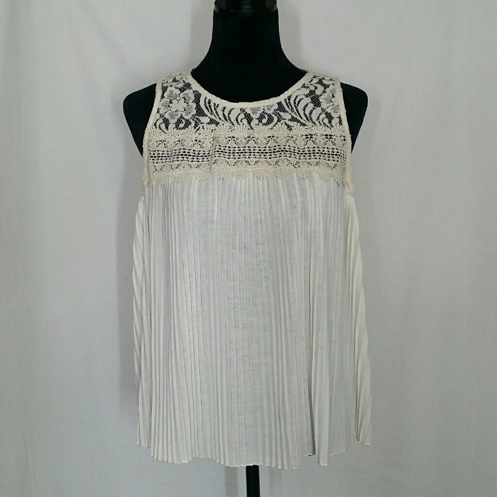 W5 | ivory knife pleat lace trim tank top